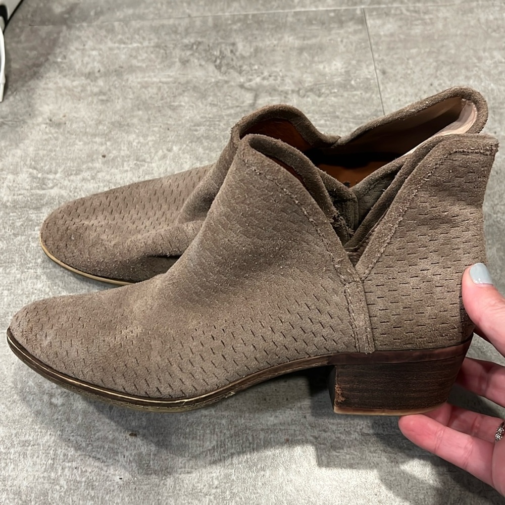 Lucky Brand Women's Baley Ankle Booties - Light brown, Size 9